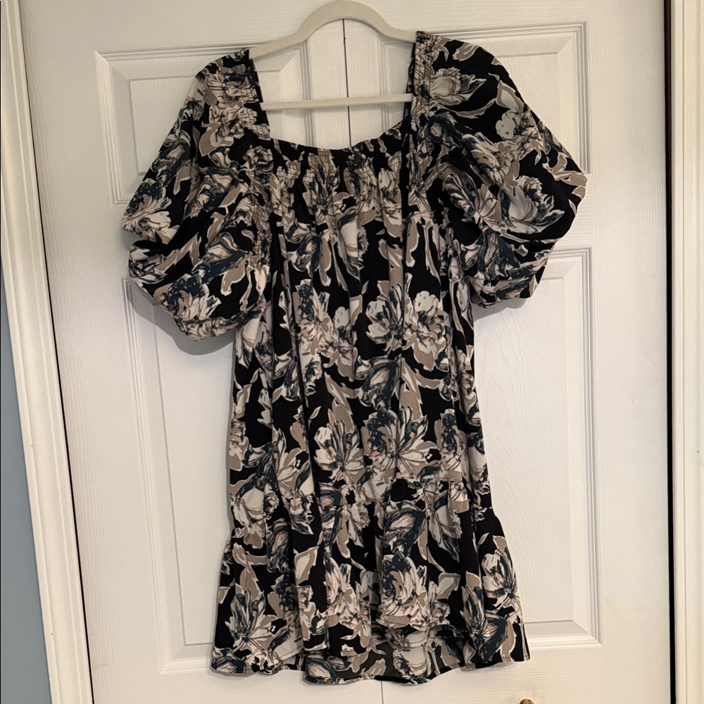 eesome Black Floral Off-Shoulder Puff Sleeve Tunic